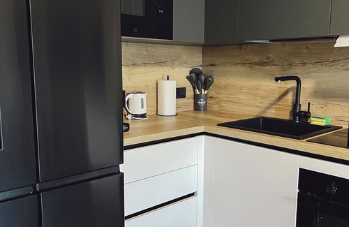 Savio Apartment | 1BR Apt Sofa Bed Sleeps 4 Free Parking