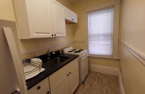 Worcester Apartment | 1BR Apt walk to MCPHS, WPI, St Vincent Hospital