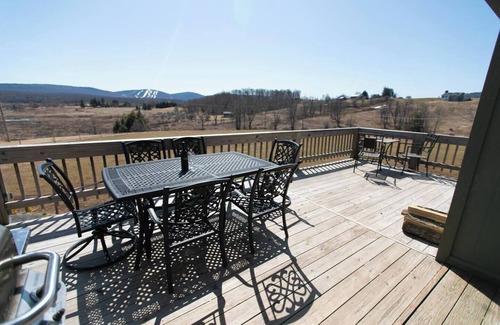 Davis Cabin | 1BR cabin plus loft sleeps 6 fantastic views