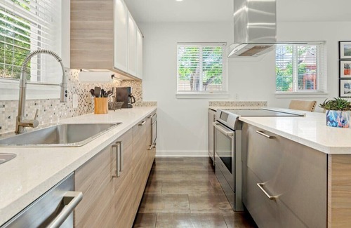 City Park West Apartment | 1BR City Park Stay, Medical District 30 Day