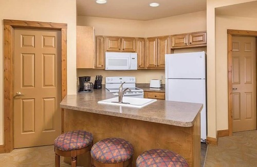 Galena Condo | 1br Condo Golfing in Beautiful Galena
