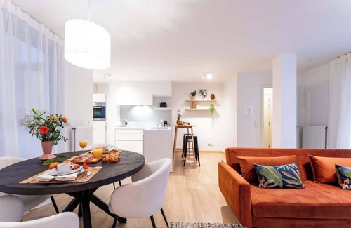 Broekwijk Apartment | 1BR Contemporary Comfort in the Heart of the City