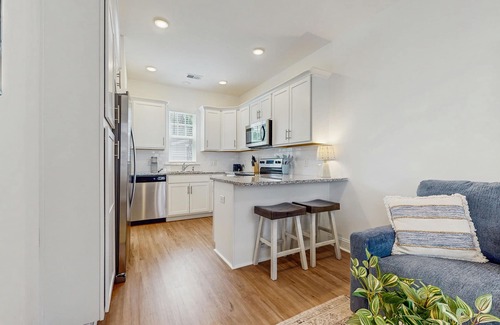 Goose Creek House | 1BR Cottage Home in Pet Friendly Resort w/Pool, hot tub & parks