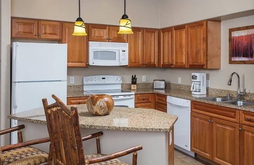 Steamboat Springs Condo | 1br Deluxe Condo Routt National Forest!