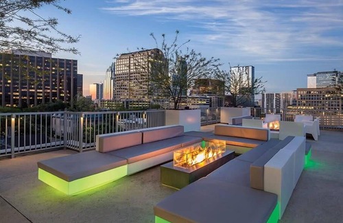 Civic District Condo | 1br Deluxe Condo Rooftop Pool Austin Skyline Views!