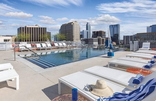 Civic District Condo | 1br Deluxe Condo Rooftop Pool Austin Skyline Views!