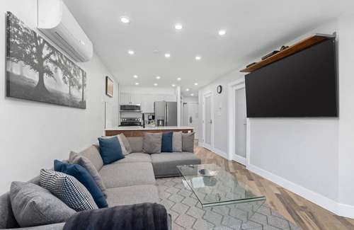 Village North Condo | 1BR + Den | Marketplace Lodge | Village Location | Mountain Views | Gas Fireplace | Parking