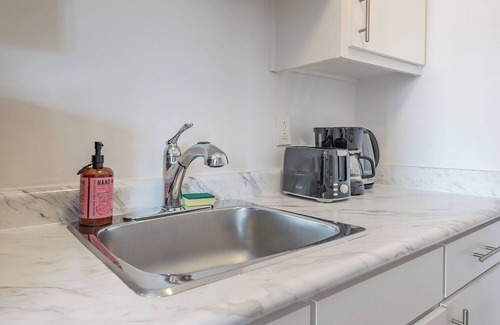 Quartier des Spectacles Apartment | 1BR Downtown MTL | Walk to Old Port
