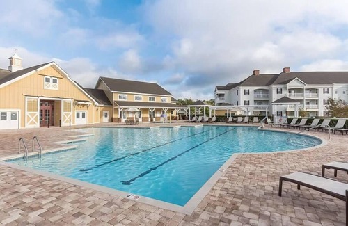 Williamsburg Condo | 1br DX Condo nestled in Historic Williamsburg!