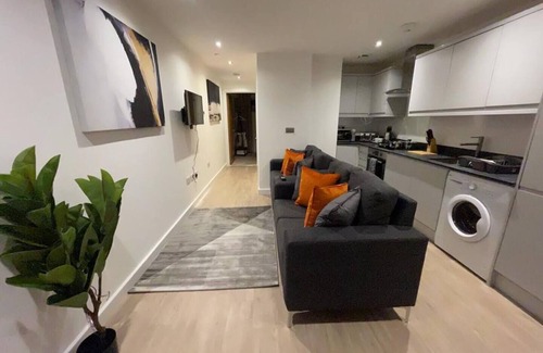 Woking Apartment | 1BR Flat in the Heart of Central Woking - Unit 8