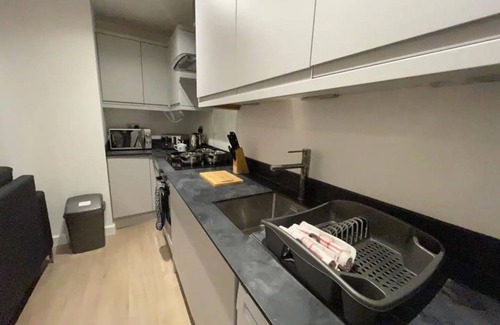 Woking Apartment | 1BR Flat in the Heart of Central Woking - Unit 8