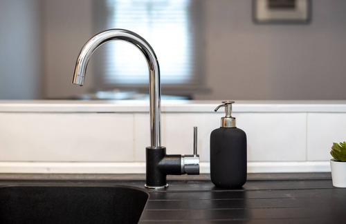 Parsons Green and Walham Apartment | 1BR Fulham New King's road apartment w/ park view