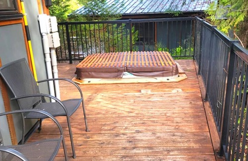 Port Renfrew Cottage | 1BR - Garden View - Hot Tub
