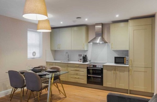 Windsor Apartment | 1BR Gem, Private Parking