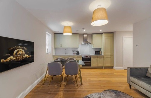 Windsor Apartment | 1BR Gem, Private Parking