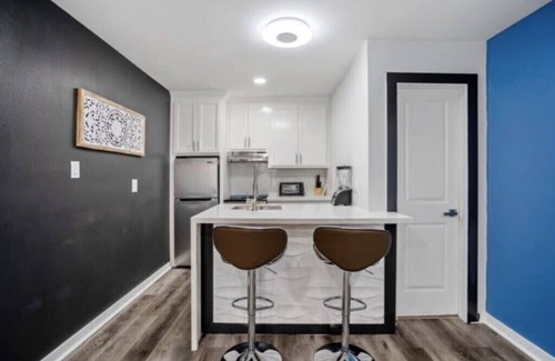 South Central Houston Apartment | 1BR Getaway Sleeps 2 Near Med Center & UH