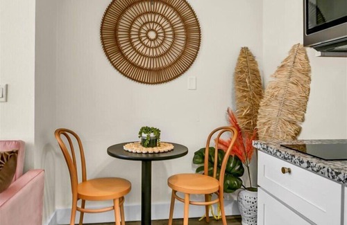 Safety Harbor Hotel | 1BR Harbor Haven Cozy Queen Bed Downtown