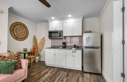 Safety Harbor Hotel | 1BR Harbor Haven Cozy Queen Bed Downtown