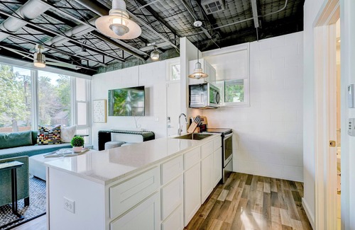 Norman House | 1BR Holiday Retreat | Full Kitchen + Near OU #Cha