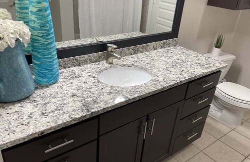 Commonwealth Apartment | 1br homelike luxury downtown