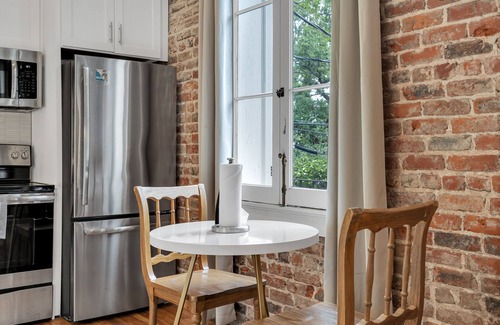 Faubourg Marigny Hotel | 1BR in French Quarter– Free parking and Balcony!