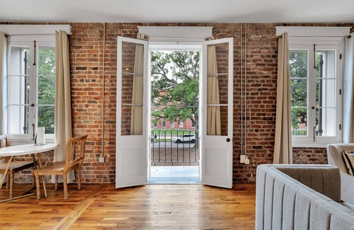 Faubourg Marigny Hotel | 1BR in French Quarter– Free parking and Balcony!