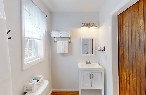 Lower Township House | 1BR King Bed Sofa Bed Sleeps 4 POOL - 10