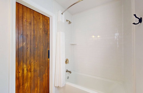 Lower Township House | 1BR King Bed Sofa Bed Sleeps 4 POOL - 14