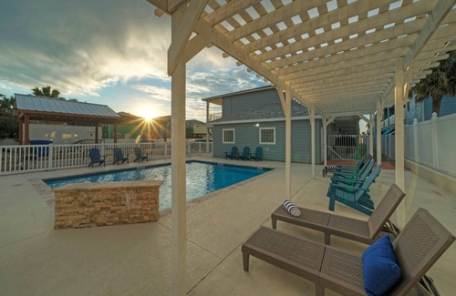 Port Aransas Condo | 1BR King Retreat, Shared Pool & Private Balcony | Pet-Friendly | Costa Bahia 205