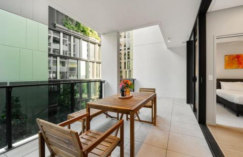West End Apartment | 1BR Luxury apt at prime location w carpark