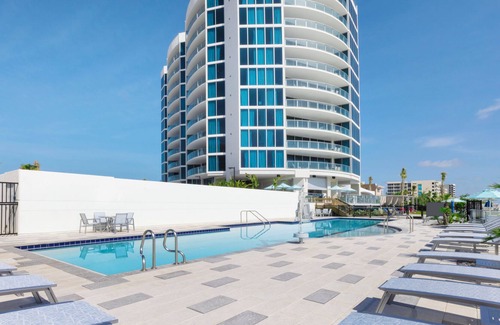Daytona Beach Condo | 1BR Ocean & City View Condo: Pool, Gym, King Bed, Full Kitchen 707