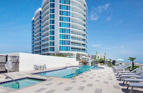 Daytona Beach Condo | 1BR Ocean & City View Condo: Pool, Gym, King Bed, Full Kitchen 707