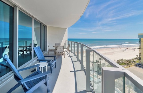 Daytona Beach Condo | 1BR Ocean & City View Condo: Pool, Gym, King Bed, Full Kitchen 707