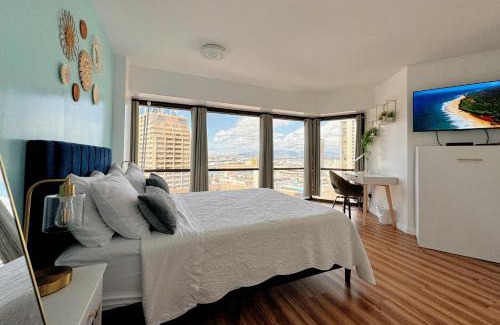 Downtown Honolulu Apartment | 1BR Ocean Sunset View With Parking