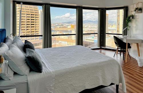 Downtown Honolulu Apartment | 1BR Ocean Sunset View With Parking