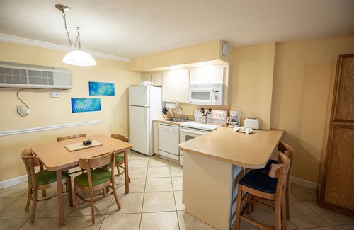 Daytona Beach Shores Condo | 1BR Oceanfront Condo w/Balcony & Kitchen