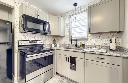Orlando House | 1BR Orlando Studio Kitchenette + Pets OK