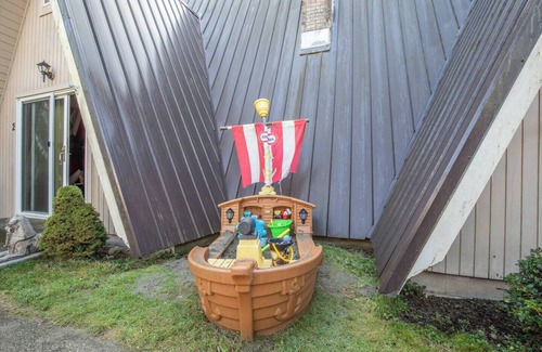 Ocean Shores Villa | 1BR Pirate Beach Villa - Walk to Beach - Pet-Friendly, Sleeps 7