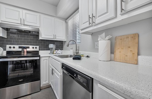 Mesa Apartment | 1BR/Pool/Gym/1 Mi To Banner Hospital