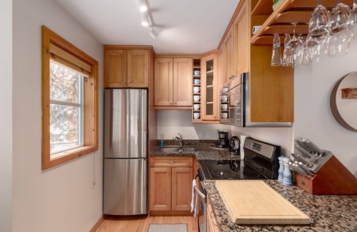 Whistler Creekside Condo | 1BR | Powderview - Creekside | Bright and Cozy | Private Bike/Ski Storage | Free Parking