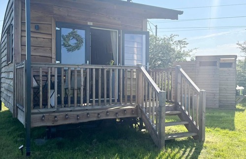 Morpeth Cabin | 1Br-Sleeps2-Field View-Parking-Cabin Experience