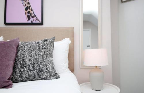 Penarth Apartment | 1BR stay with Free Parking at Archer Road