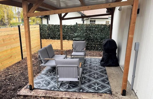 Downtown Vancouver Apartment | 1BR Studio Near Dining & Shops w/Patio