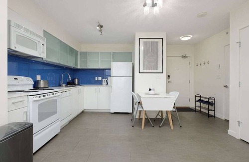 Gastown Condo | 1BR Stunning view in DT Gastown (30 days min)