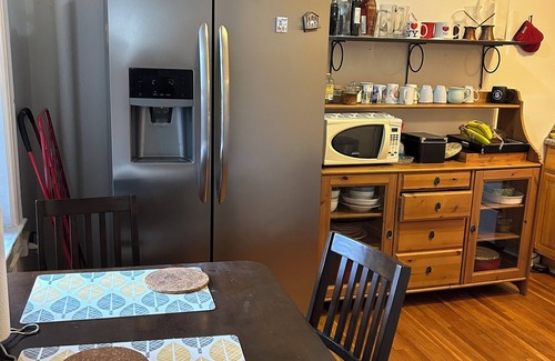 Queens Apartment | 1BR Walk to Subway/LIRR on Austin Street