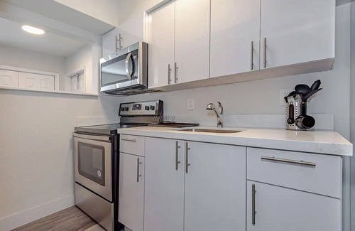 Deerfield Beach Apartment | 1BR With Updated Kitchen 203 | Sleeps up to 4