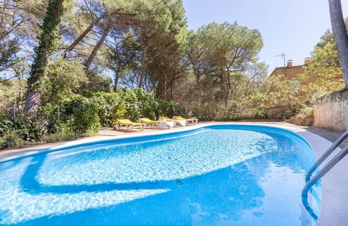 Llafranc Apartment | 1CAR 02 Simple apartment with communal pool near the beach in Llafranc