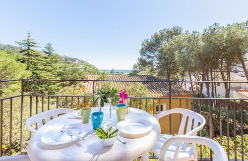 Llafranc Apartment | 1CAR 02 Simple apartment with communal pool near the beach in Llafranc