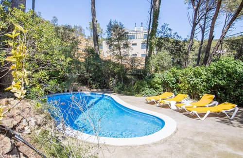 Llafranc Apartment | 1CAR 02 Simple apartment with communal pool near the beach in Llafranc