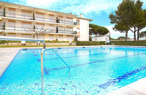 Calella de Palafrugell Apartment | 1CB T4 -Completely renovated apartment in a very quiet area with garden and communal pool near the beach of Calella de Palafrugell